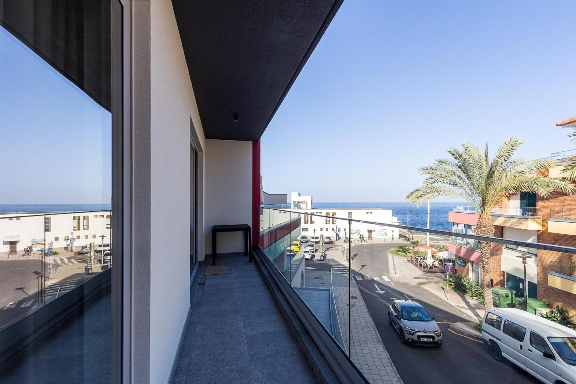 Luxury And Modern Apartment In Porto Moniz Center Exterior photo